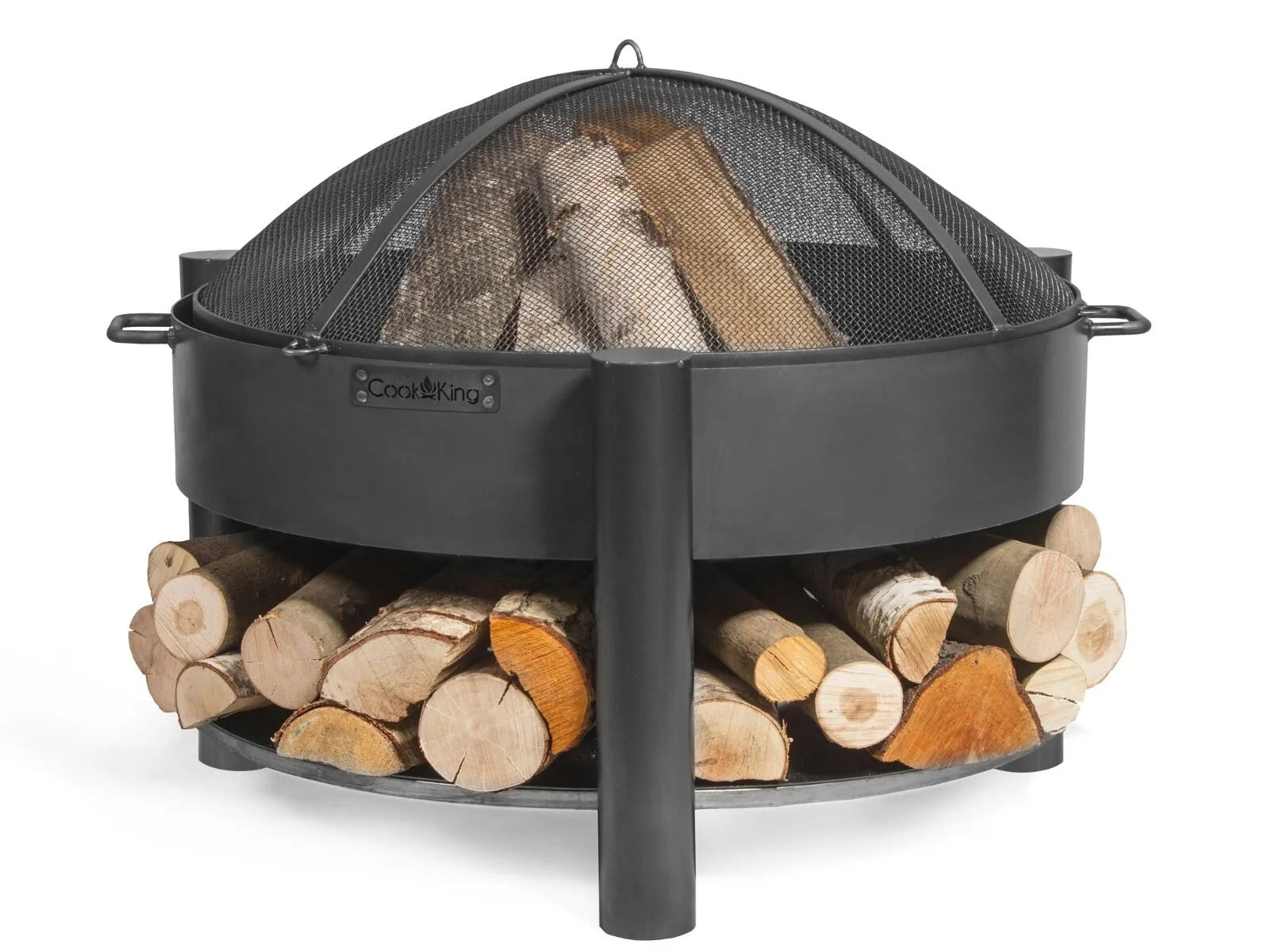 Foyer de feu noir avec des bûches de bois et un couvercle en treillis, conçu pour une utilisation en extérieur.