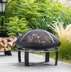 Foyer de feu noir avec couvercle en maille et pieds, design de mobilier de patio extérieur.