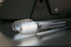 Mèche de perceuse métallique argentée avec design à bord dentelé