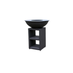 Bol en acier noir mat pour foyer de feu avec un design élégant et moderne et un support intégré doté de casiers ouverts.