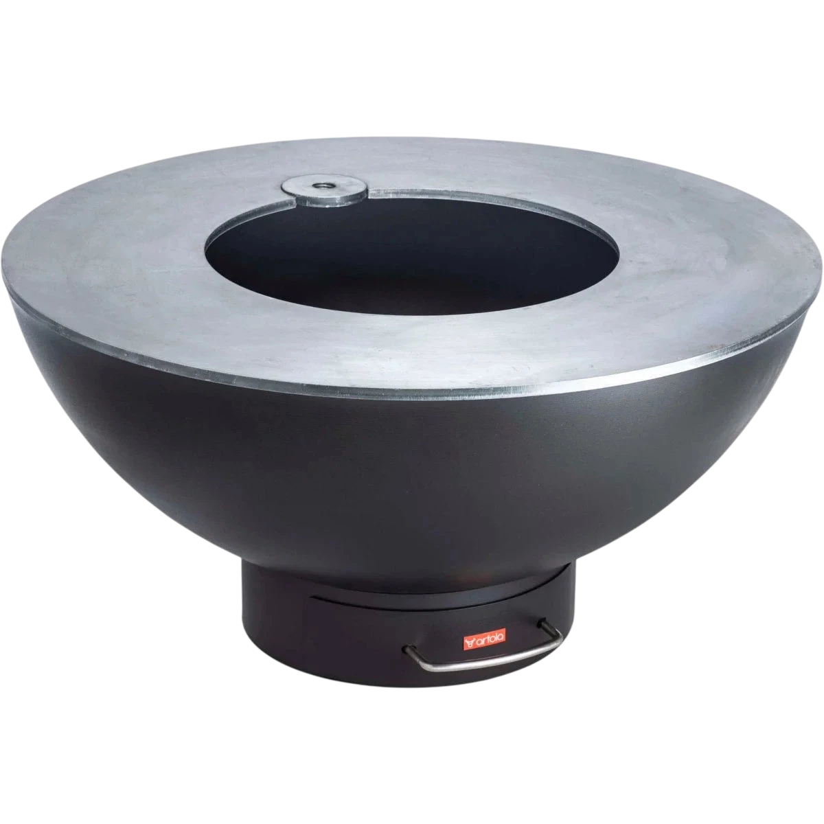 Foyer de feu extérieur en forme de bol noir avec un rebord métallique et une poignée.