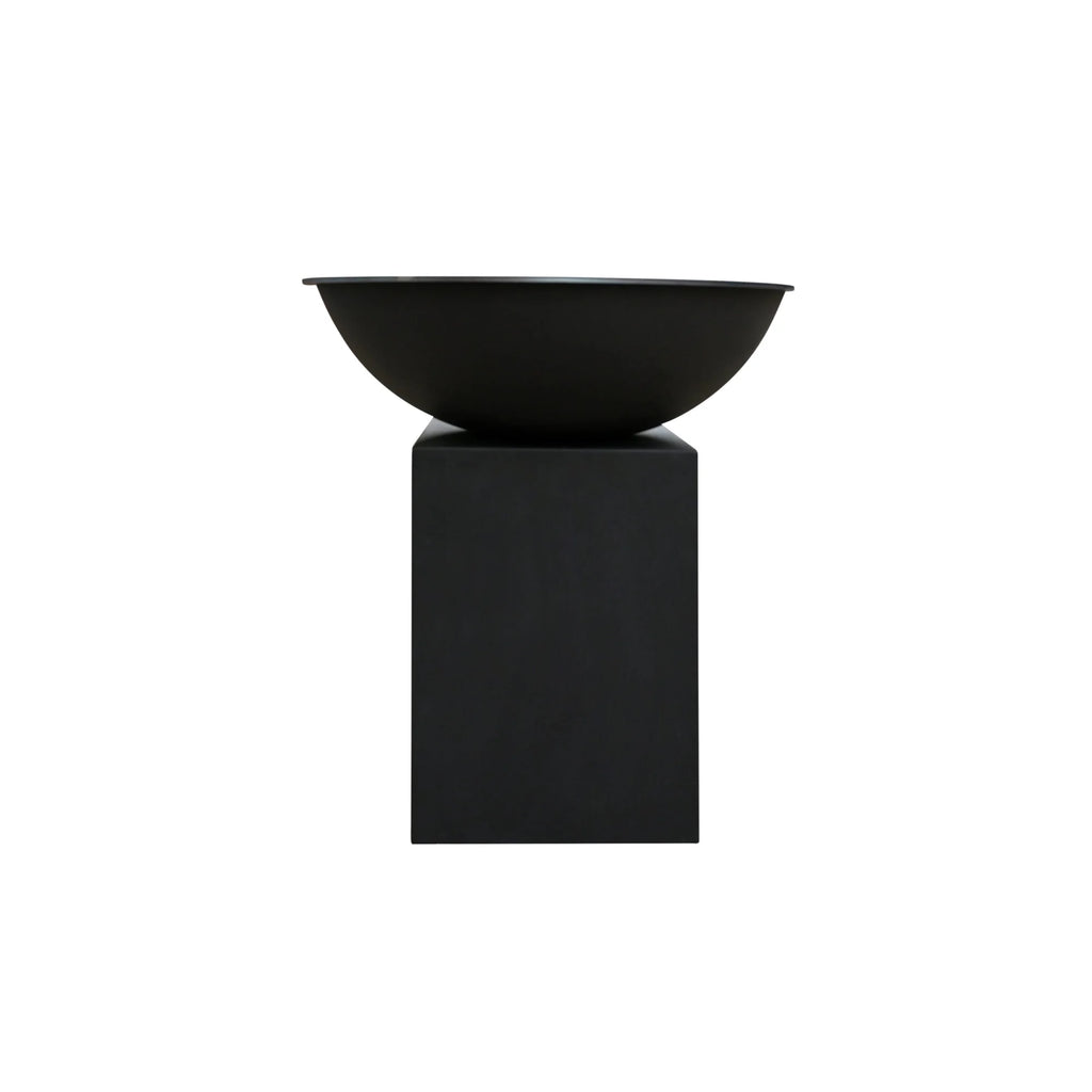 Bol en fini mat noir monté sur une base carrée assortie en piédestal.