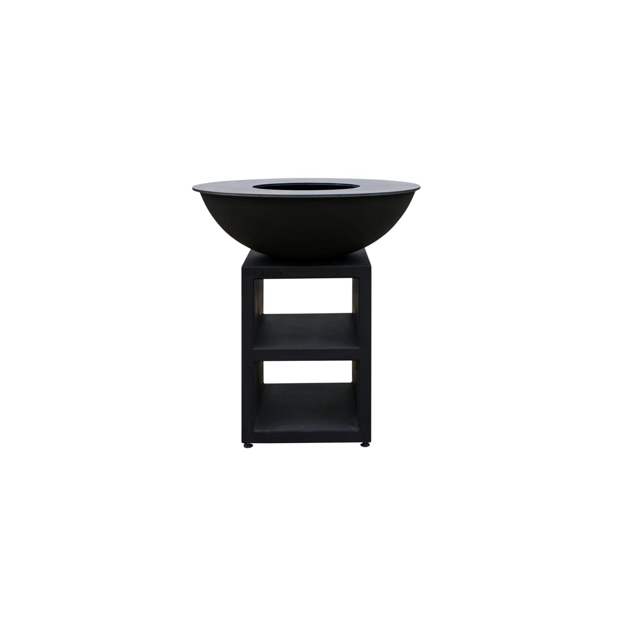 Bol en acier noir mat pour foyer monté sur un support en métal noir assorti avec deux étagères ouvertes.