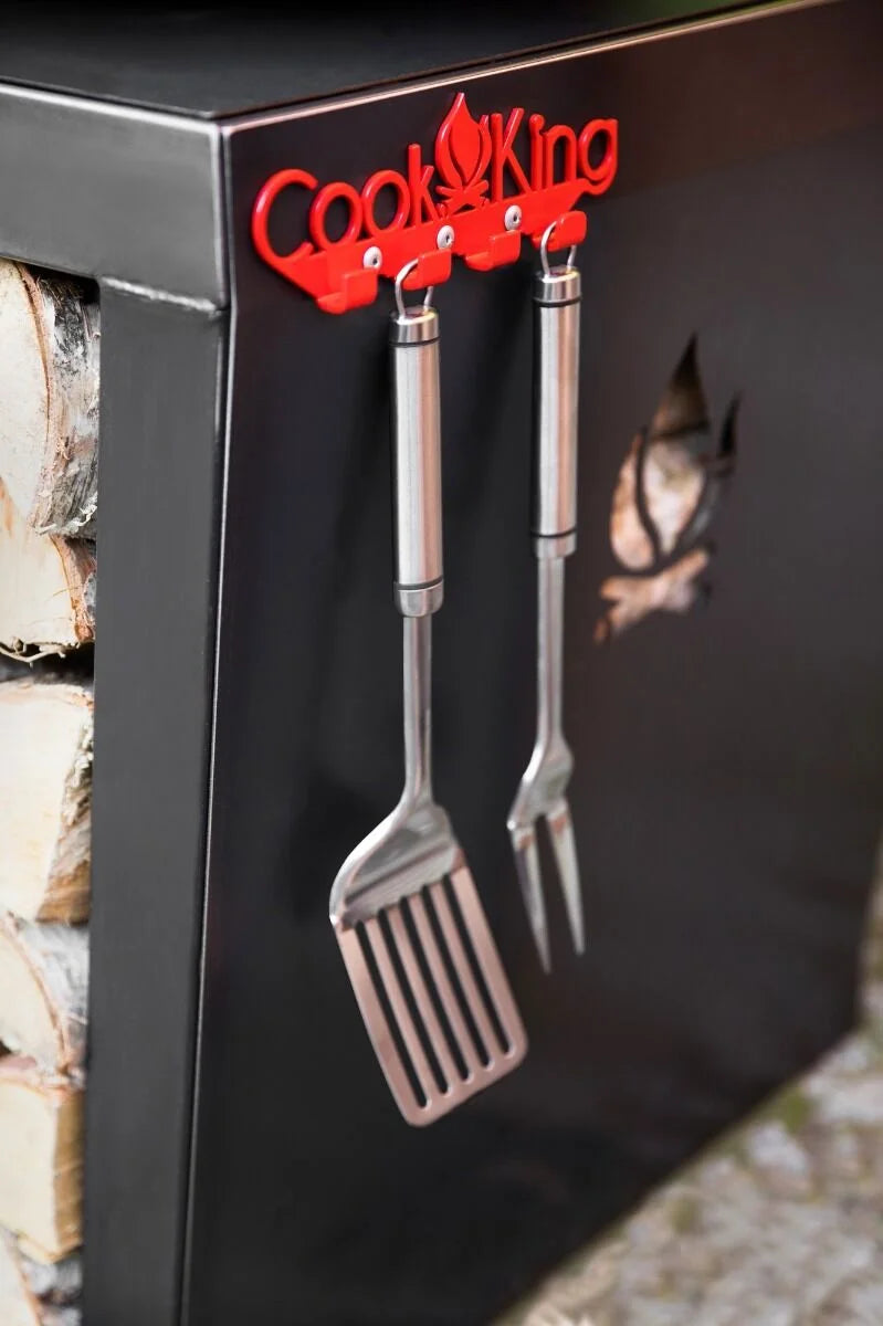 Ensemble d’outils pour barbecue avec crochet rouge et manches en acier inoxydable.
