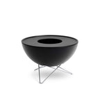 Foyer d’extérieur moderne noir avec un support métallique et un design en bol, inspiré par BoConcept.