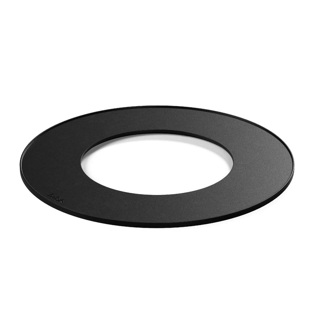 Filtre d’objectif circulaire noir avec une finition mate et des bords fins.
