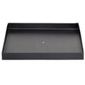 Plateau rectangulaire noir avec un petit trou unique au centre, probablement fabriqué en plastique ou en métal.