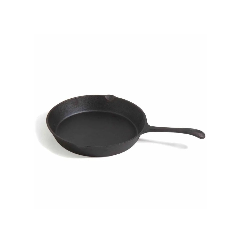 Poêle en fonte de 25 cm avec finition noire et manche courbé.
