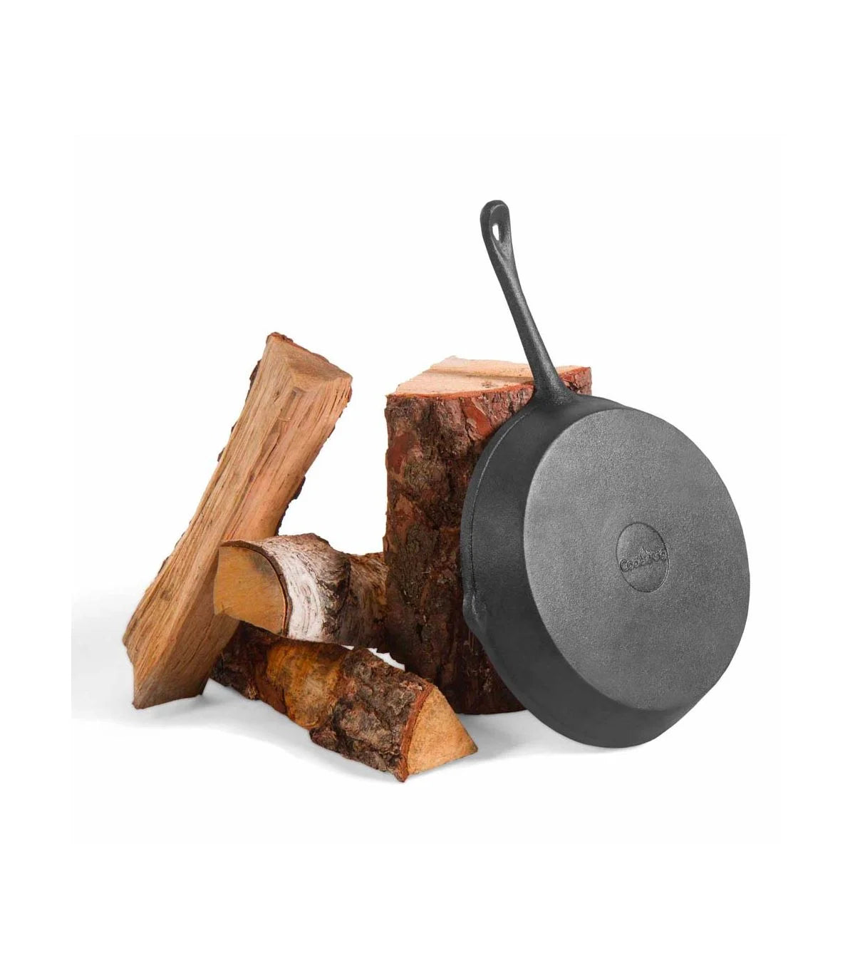 Poêle en fonte noire avec poignée, logo de la marque sur le dessous.