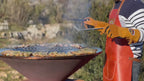 Pince de grille acier manche bois longue sécurisée pour brasero