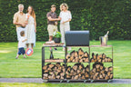 Chariot de rangement pour bois de chauffage noir à roulement avec plusieurs compartiments et roues pour une mobilité facile.