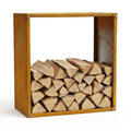 Boîte de rangement à bois en bois avec finition naturelle et quincaillerie en métal.