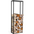 Rangement à bûches en métal noir avec des bûches empilées dans diverses nuances de brun et de beige, design minimaliste.