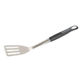 Spatule en acier inoxydable avec manche noir et design ajouré pour griller ou cuisiner, probablement de Weber.