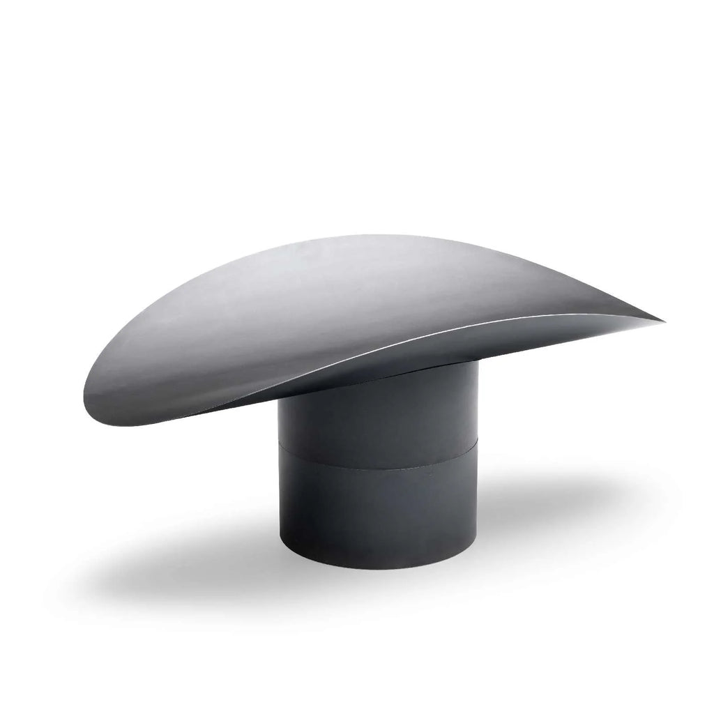Chapiteau de cheminée noir avec un design courbé, élégant et une finition lisse.