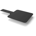 Pelle à pizza rectangulaire en métal noir avec manche courbé et petits trous pour l’écoulement.