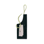 Tablier en cuir noir avec corde verte et poche blanche