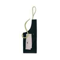 Tablier en cuir noir avec corde verte et poche blanche
