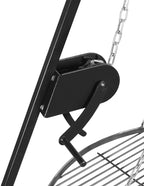 Chaîne de levage à grille métallique noire avec crochet réglable et mécanisme à ressort pour une utilisation facile.