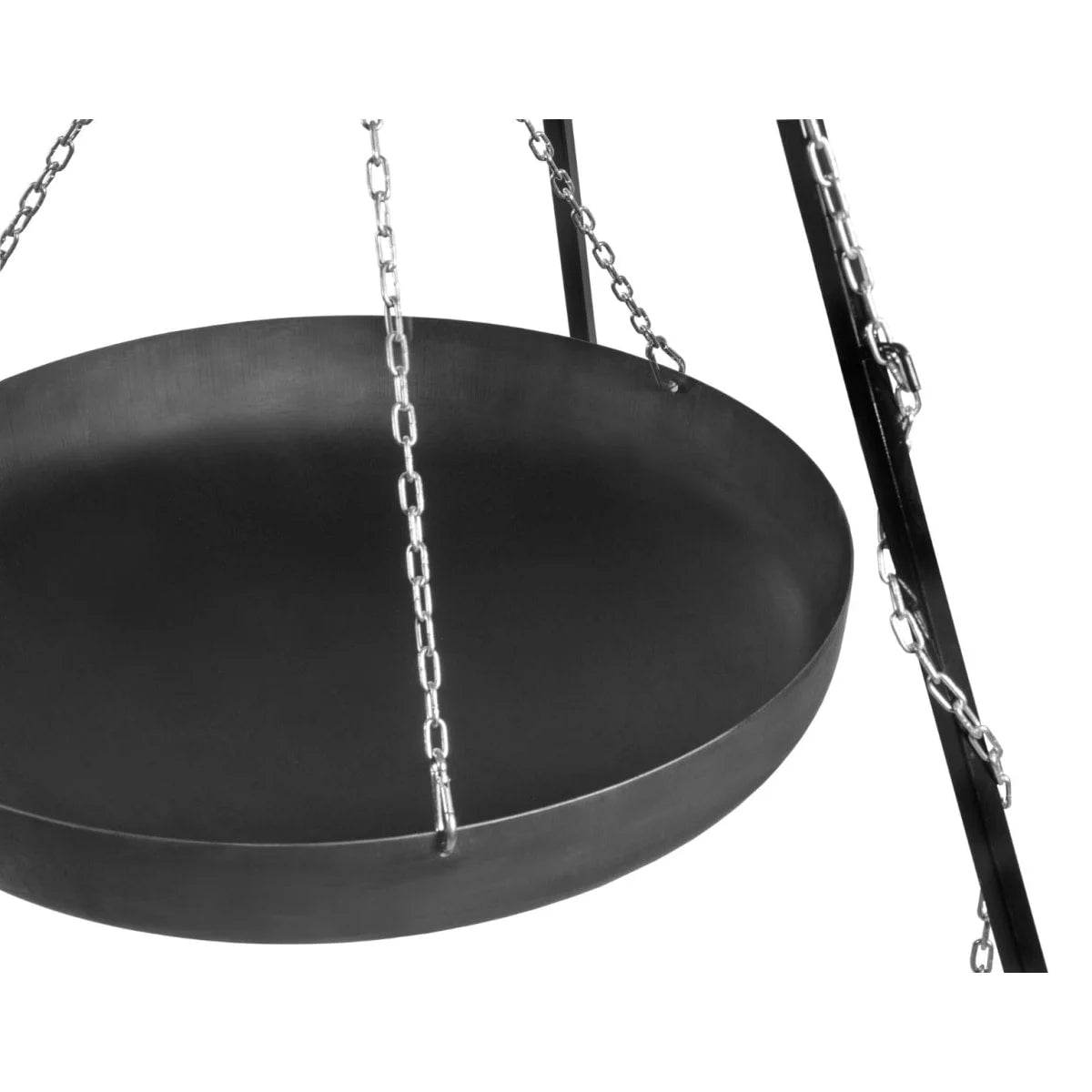 Banc de balançoire suspendu rond noir avec chaînes argentées et poteau métallique.