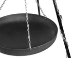 Mangeoire à oiseaux suspendue en métal noir avec chaînes en argent et une base ronde et plate.